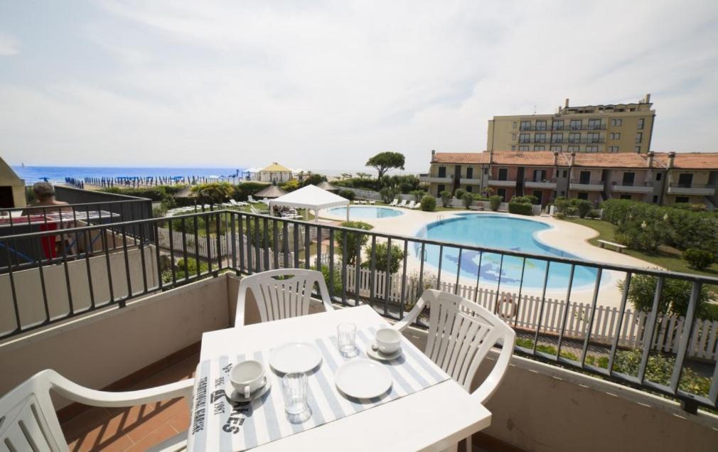 Residence Porto Sole Кавалино-Трепорти Екстериор снимка
