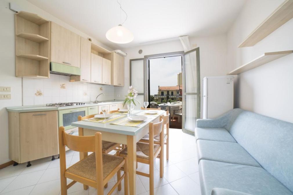 Residence Porto Sole Кавалино-Трепорти Екстериор снимка
