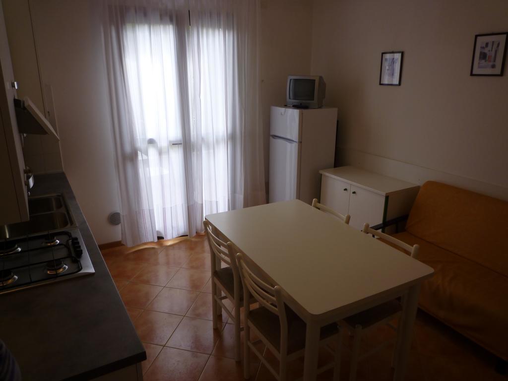 Residence Porto Sole Кавалино-Трепорти Екстериор снимка
