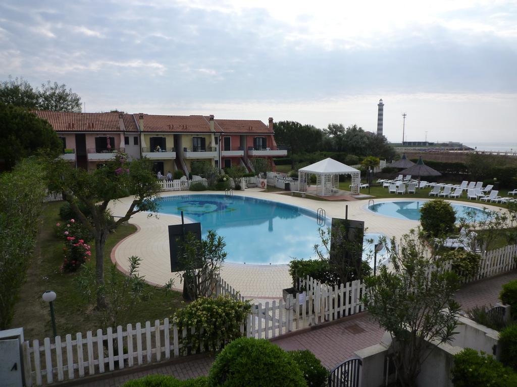 Residence Porto Sole Кавалино-Трепорти Екстериор снимка